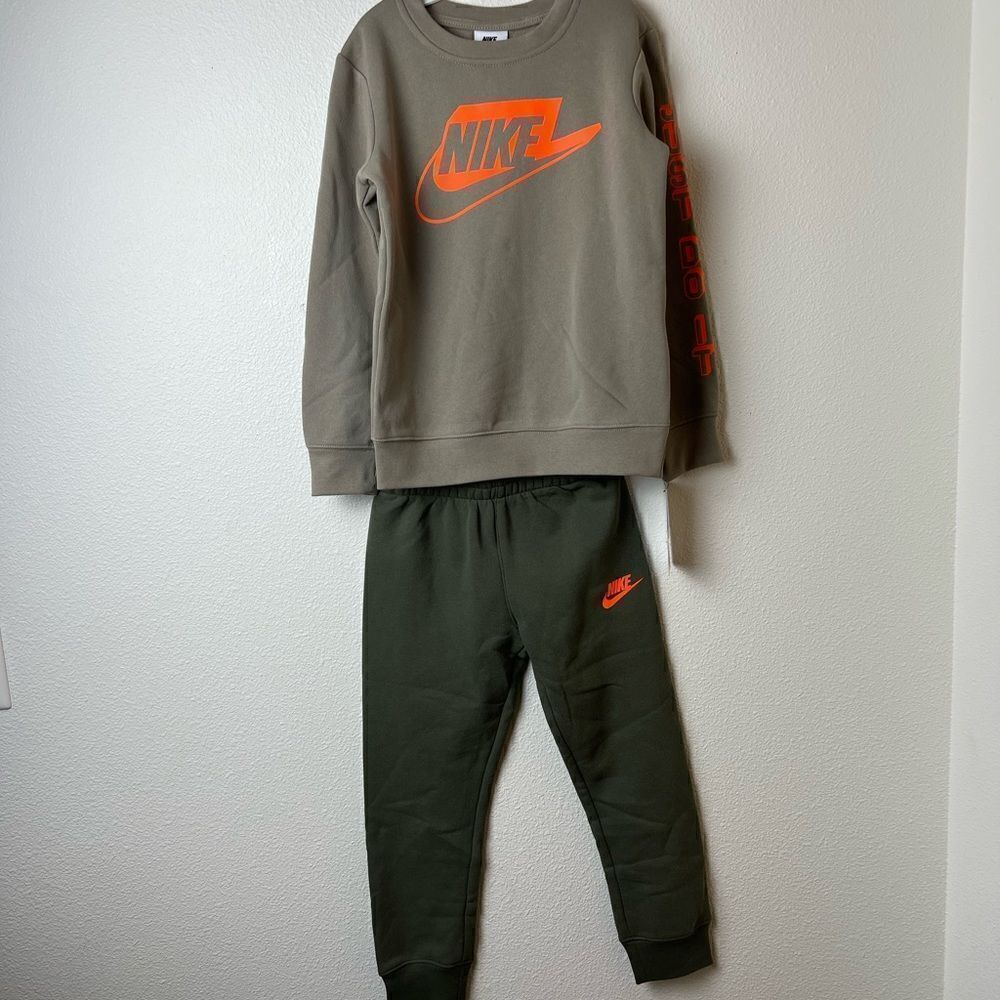 Nike Kids Fleece Crew Sweatshirt (Little Kids) - Picture 4 of 12
